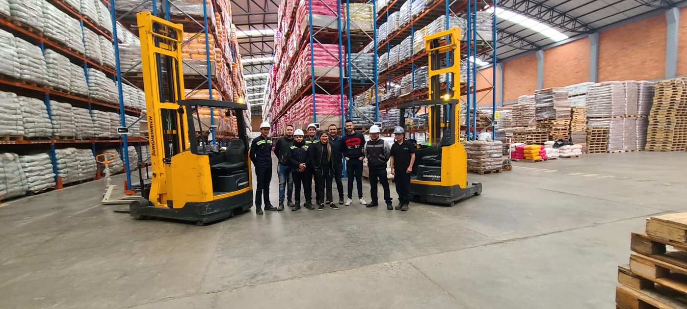 Equipo Tractocar — operaciones de bodega